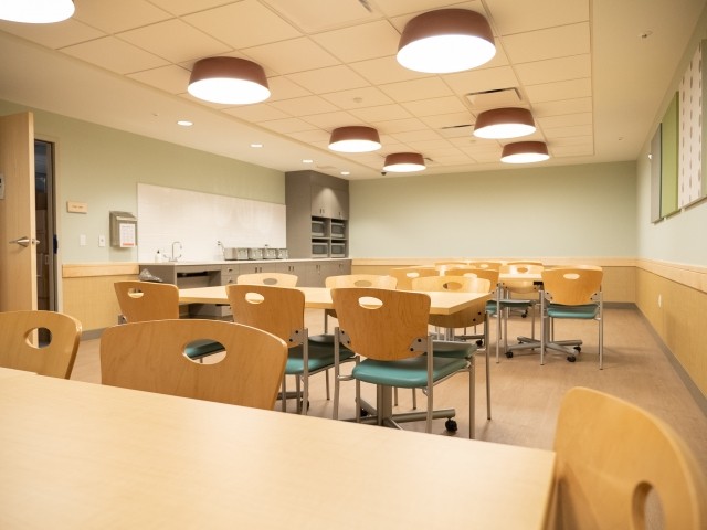 Northbrook treatment center dining area